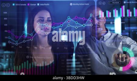 Man Analysiert Finanzdaten Auf Holografischem Dashboard In Der Unternehmenszentrale. Stockfoto