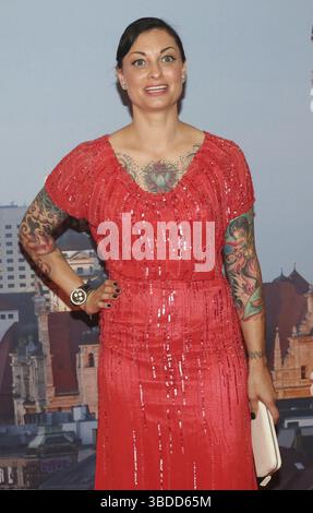Deutsche Fernsehmoderatorin Lina van de Mars auf dem roten Teppich zur Spendengala der 9. GRK Charity am 27. August 2016 im Hotel The Westin Leipzig Stockfoto