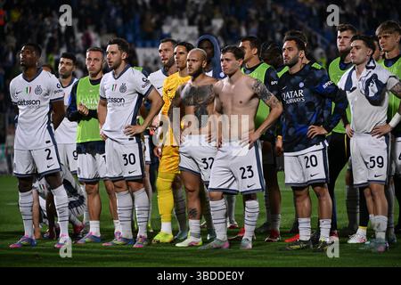 Como. Mai 2025. Spieler von Inter Mailand reagieren nach einem Fußballspiel der Serie A zwischen Como und Inter Mailand in Como, Italien, 23. Mai 2025. Quelle: Xinhua/Alamy Live News Stockfoto