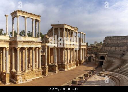Merida, Spanien -- 28. März 2022: Blick auf das römische Amphitheater im historischen Merida Stockfoto