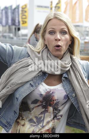 Deutsche Fernsehmoderatorin Julia Josten beim ADAC Formel 4 auf 26.4.15 Motorsport-Arena-Oschersleben, deutsche Fernsehmoderatorin Julia Josten auf der ADAC Formel 4 am April Stockfoto