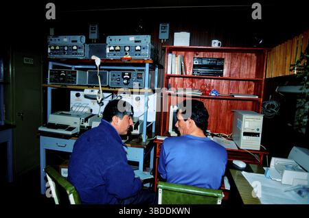 Wissenschaftler in der argentinischen Forschungsstation Destacamento Naval Orcadas, Antarktis, Wissenschaftler in der argentinischen Forschungsstation Destacamento Nava Stockfoto