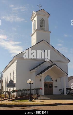 Jefferson TX - 8. Januar 2025: Historische katholische Kirche in der Innenstadt von Jefferson Texas Stockfoto