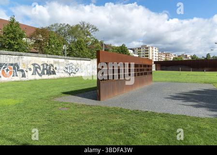 Berlin, Deutschland - 27. August 2020: Blick auf die Gedenkstätte Berliner Mauer Stockfoto