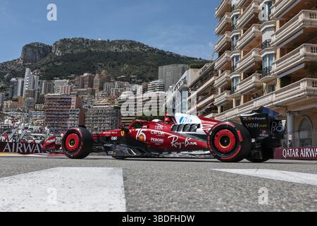 Monaco, 24. Mai 2025. Formel 1 Tag Heuer Grand Prix de Monaco 2025. Im Bild: Nr. 16 Charles Leclerc (MON) von Scuderia Ferrari HP im Ferrari SF-25 während des 3. Trainings © Piotr Zajac/Alamy Live News Stockfoto