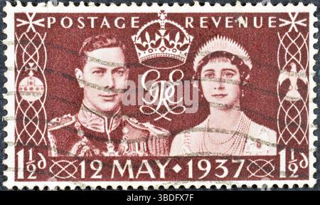 Gestempelte Briefmarke, gedruckt von Großbritannien, die König George VI. Und Königin Elisabeth, Krönung, um 1937 zeigt. Stockfoto
