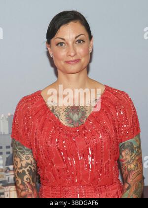 Deutsche Fernsehmoderatorin Lina van de Mars auf dem roten Teppich zur Spendengala der 9. GRK Charity am 27. August 2016 im Hotel The Westin Leipzig Stockfoto