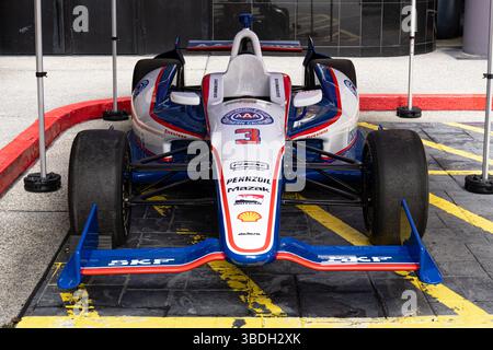 Long Beach, CA - 13. März 2025: Helio Castroneves IndyCar #3 vor dem Marriott Long Beach Downtown. Stockfoto