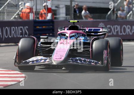 Monaco, Monaco. Mai 2025. Franco Colapinto von der Alpine Formel 1 auf der Strecke während des Qualifying zum F1 Grand Prix von Monaco am 24. Mai 2025 auf dem Circuit de Monaco in Monte-Carlo, Monaco. Quelle: Marco Canoniero/Alamy Live News Stockfoto