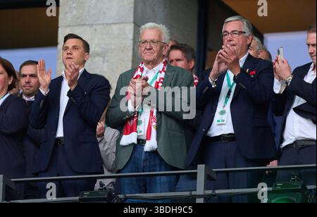 Berlin, Deutschland. Mai 2025. Winfried Kretschmann beim Finale des DFB-Pokals, der Deutschen Fußball-Trophäe des Spiels zwischen VFB STUTTGART und DSC ARMINIA BIELEFELD am 24. Mai 2025 in Berlin. Fotograf: ddp Images/STAR-Images Credit: ddp Media GmbH/Alamy Live News Stockfoto