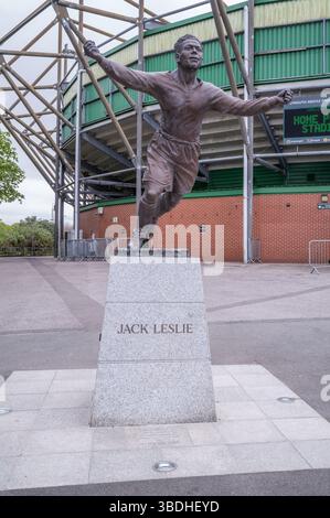 Memorial to Jack Leslie, der erste schwarze Spieler, der für England ausgewählt wurde, während er auf Plymouth Argyle, Home Park, Fußballplatz war. Stockfoto