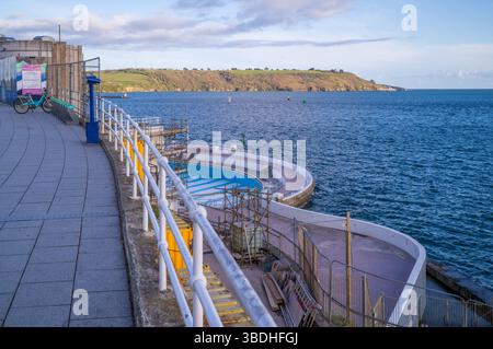 Tinnside Lido, der Art déco-Swimmingpool, wird vor der Sommersaison 2025 renoviert. Stockfoto