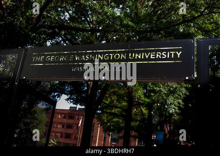 Washington DC, USA. Mai 2025. Der Campus der George Washington University ist am 23. Mai 2025 in Washington, D.C., USA, eingezäunt. Letztes Jahr war der Universitätshof Schauplatz eines großen Studentenprotests gegen den Krieg in Gaza. Quelle: Aashish Kiphayet/Alamy Live News Stockfoto