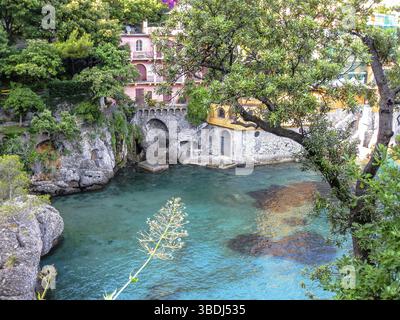 Die berühmte Panoramastraße zwischen Portofino und Santa Margherita Ligure, wo finden Sie ein paar der schönsten Villen in der Gegend und spektakulären Stockfoto