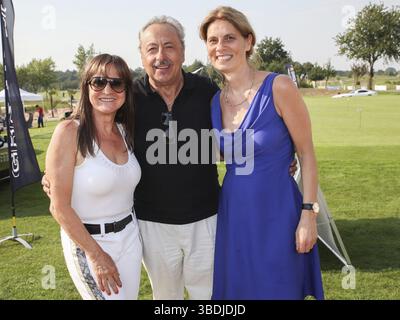 Wolfgang Stumph mit seiner Frau und Sarah Wiener beim 8. Golf Charity Masters in Leipzig am 22. August 2015 Stockfoto