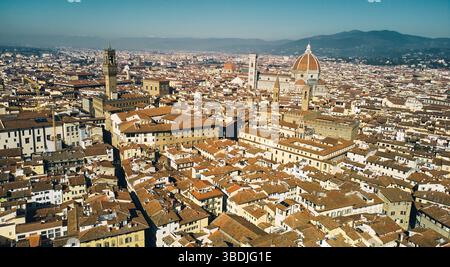 Die Florenzer Architektur und die Kathedrale Santa Maria del Fiore aus der Vogelperspektive Stockfoto