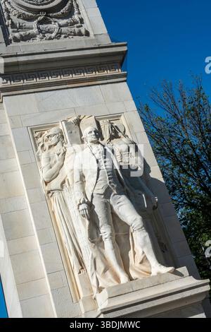 Der Washington Square Arch ist eine Gedenkstätte für die Amtseinführung von George Washington in den Jahren 1789 und 2025 in New York City, USA Stockfoto