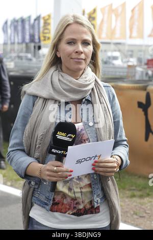 Deutsche Fernsehmoderatorin Julia Josten beim ADAC Formel 4 auf 26.4.15 Motorsport-Arena-Oschersleben, deutsche Fernsehmoderatorin Julia Josten auf der ADAC Formel 4 am April Stockfoto
