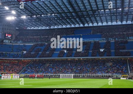 Mailand, Italien. Mai 2025. AC Mailand Fans wurden während des Fußballspiels der Serie A 2024/25 zwischen dem AC Mailand und dem AC Monza im San Siro Stadium gesehen. Credit: dpa/Alamy Live News Stockfoto