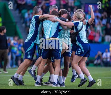 Lissabon, Lissabon, Portugal. Mai 2025. RENEE SLEGERS Cheftrainer von Arsenal(W) wurde am 24. Mai 2025 im Jose Alvalade Stadion in Lissabon, Portugal beim Finale der UEFA Champions League Woman 2024/25 zwischen Arsenal(W) und FC Barcelona (W) mit den anderen Mitarbeitern gefeiert.Endstand: Arsenal(W) 1 - 0 FC Barcelona (Abbildung: © Miguel Lemos/ZUMA Press Wire) NUR REDAKTIONELLE VERWENDUNG! Nicht für kommerzielle ZWECKE! Stockfoto