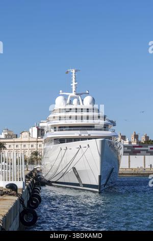 Cadiz, Spanien - 16. Januar 2021: Die Megayacht der Vereinigten Arabischen Emirate Stockfoto