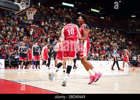 Leandro Bolmaro (EA7 Emporio Armani Olimpia Milano) und Zach Leday (EA7 Emporio Armani Olimpia Milano) Stockfoto