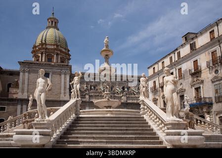 Fontana Pretoria oder Fontana della Vergogna in Palermo, Sizilien, Italien, Europa Stockfoto