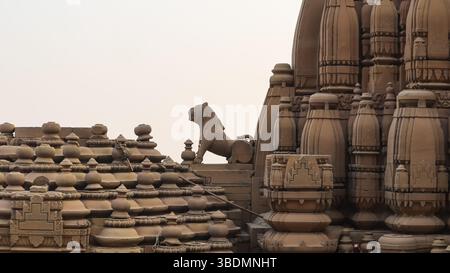 Ratneshwar Mahadev Tempel, das schiefe Wunder von Varanasi, Banaras, Uttar Pradesh, Indien. Stockfoto