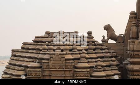 Ratneshwar Mahadev Tempel, das schiefe Wunder von Varanasi, Banaras, Uttar Pradesh, Indien. Stockfoto