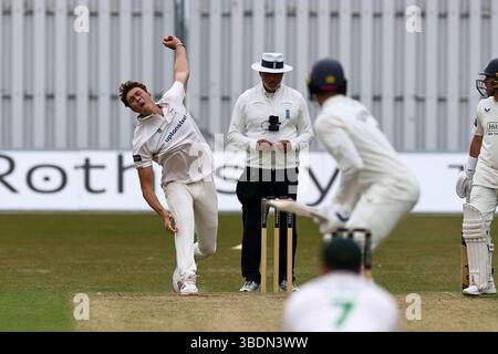 Leicester, Vereinigtes Königreich, Leicester, Upton Steel County Ground, 25. Mai 2025, Josh Hull Bowling in Leicestershire während des dritten Tages der Rothesay County Championship Division 2 Spiel zwischen Leicestershire County Cricket Club und Lancashire County Cricket Club, Upton Steel County Ground Leicester. Stockfoto
