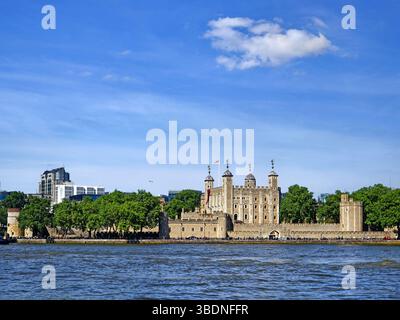 Großbritannien, London, die Skyline der Stadt London, der Tower of London und die Themse. Stockfoto