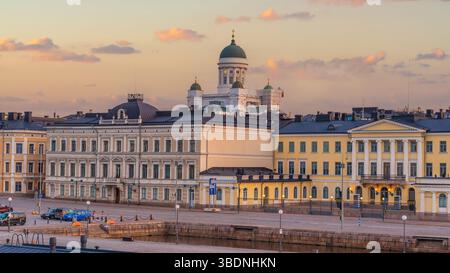 Kathedrale von Helsinki im Zentrum von Helsinki, Finnland bei Sonnenuntergang Stockfoto