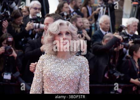 Cannes, Frankreich. Mai 2025. Jane Fonda nimmt an der Abschlussfeier des roten Teppichs während des 78. Jährlichen Filmfestivals in Cannes am 24. Mai 2025 im Palais des Festivals Teil. Quelle: Bernard Menigault/Alamy Live News Stockfoto