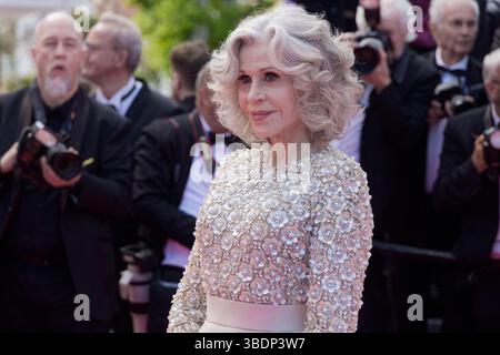 Cannes, Frankreich. Mai 2025. Jane Fonda nimmt an der Abschlussfeier des roten Teppichs während des 78. Jährlichen Filmfestivals in Cannes am 24. Mai 2025 im Palais des Festivals Teil. Quelle: Bernard Menigault/Alamy Live News Stockfoto