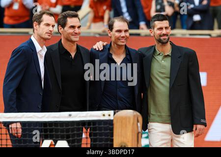 Paris, Frankreich. Mai 2025. Tennis: Grand Slam/WTA Tour/ATP Tour. Andy Murray (l-r), Roger Federer, Rafael Nadal und Novak Djokovic stehen zusammen. Nadal wurde bei den French Open verabschiedet. Frank Molter/dpa/Alamy Live News Stockfoto