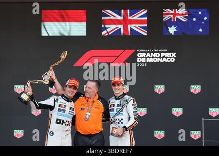 Circuit de Monaco, Monte Carlo, Monaco. Mai 2025. Formel 1 Tag Heuer Grand Prix von Monaco 2025; Renntag; McLaren CEO Zak Brown, erster McLaren's britischer Fahrer Lando Norris, dritter McLaren's australischer Fahrer Oscar Piastri Credit: Action Plus Sports/Alamy Live News Stockfoto