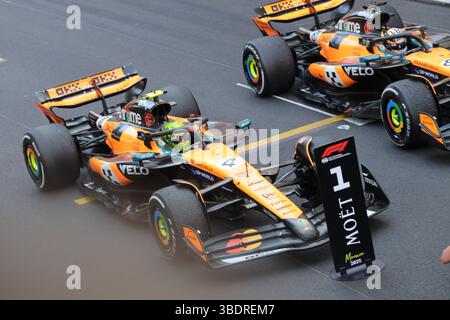 Circuit de Monaco, Monte Carlo, Monaco. Mai 2025. Formel 1 Tag Heuer Grand Prix von Monaco 2025; Renntag; erster McLaren's britischer Fahrer Lando Norris und dritter McLaren's australischer Fahrer Oscar Piastri im parc Ferme Credit: Action Plus Sports/Alamy Live News Stockfoto