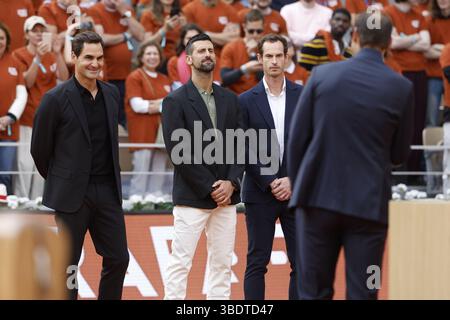Rafael Nadal mit Roger Federer, Novak Djokovic, Andy Murray während der Zeremonie zu Ehren seiner Karriere am 1. Tag der Roland-Garros 2025, French Open, Grand Slam Tennis Turnier am 25. Mai 2025 im Roland-Garros Stadion in Paris, Frankreich Stockfoto