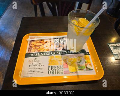 Chicken Sandwich und Lemonade Essen Stockfoto