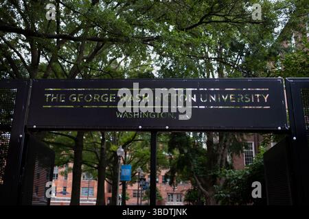 Der Campus der George Washington University ist am 23. Mai 2025 in Washington, DC, USA, eingezäunt. Letztes Jahr war der Universitätshof Schauplatz eines großen Studentenprotests gegen den Krieg in Gaza. (Foto: Aashish Kiphayet/SIPA USA) Credit: SIPA USA/Alamy Live News Stockfoto