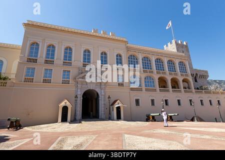 Blick auf die Stadtfassade des Fürstenpalastes von Monaco Stockfoto