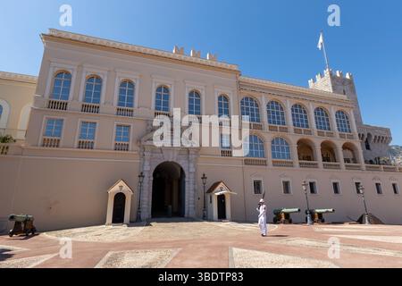 Blick auf die Stadtfassade des Fürstenpalastes von Monaco Stockfoto