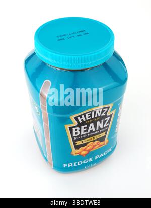 Heinz gebackene Bohnen und Tomatensauce in einem 1 kg schweren wiederverschließbaren Kühlschrank mit fünf empfohlenen Portionen Stockfoto
