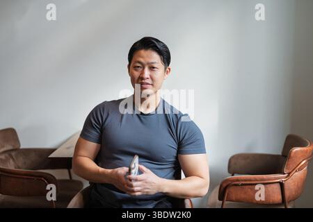 Porträt eines jungen muskulösen asiatischen Mannes Stockfoto