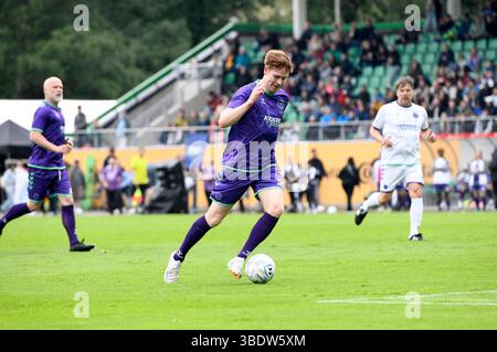 Jannik Freestyle beim Benefiz-Fußballspiel Kicken mit Stars im Eilenriedestadion. Hannover, 25.05.2025 *** Jannik Freestyle beim Benefizfußballspiel Kicken mit Stars im Eilenriedestadion Hannover, 25 05 2025 Foto:XC.xNiehausx/xFuturexImagex kicken 5573 Stockfoto