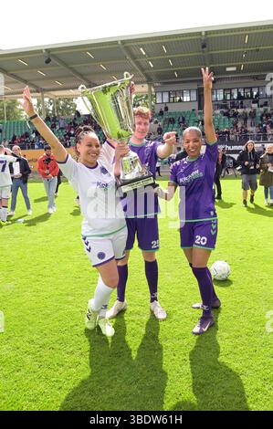 Oceana, Jannik Freestyle und Jasmin K. beim Benefiz-Fußballspiel Kicken mit Stars im Eilenriedestadion. Hannover, 25.05.2025 *** Oceana, Jannik Freestyle und Jasmin K beim Benefizfußballspiel Kicken mit Stars im Eilenriedestadion Hannover, 25 05 2025 Foto:XC.xNiehausx/xFuturexImagex kicken 5582 Stockfoto