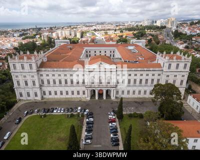 Wunderschöner Blick aus der Vogelperspektive auf das alte historische Palastgebäude in der Innenstadt Stockfoto