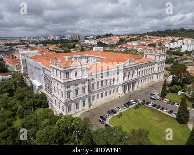 Wunderschöner Blick aus der Vogelperspektive auf das alte historische Palastgebäude in der Innenstadt Stockfoto