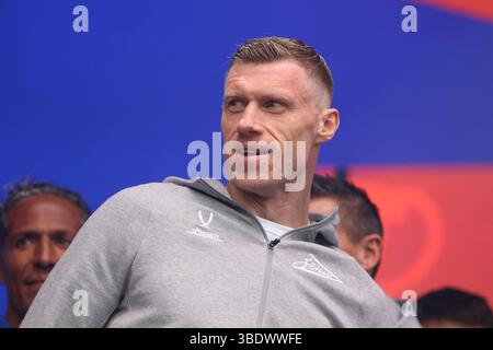 Sankt Petersburg, Russland. Mai 2025. Pavel Pogrebnyak anlässlich der Feier des 100. Jahrestages des FC Zenit im Hafen von Sevkabel in St. Petersburg, Russland. Die Fußballspieler nahmen an den Feierlichkeiten zum 100. Jahrestag des FC Zenit im Hafen von Sevkabel in St. Petersburg Teil. Die Veranstaltung bot Live-Auftritte, Fanaktivitäten und öffentliche Auftritte von Vereinslegenden, um ein Jahrhundert der Geschichte und Errungenschaften des Fußballclubs zu feiern. Quelle: SOPA Images Limited/Alamy Live News Stockfoto