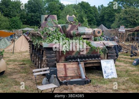 Nachbildung des 2. Weltkriegs Deutsches Sturmgeschütz 3 oder Stug 3 auf der Militärschau Overlord. Mai 2025. Stockfoto